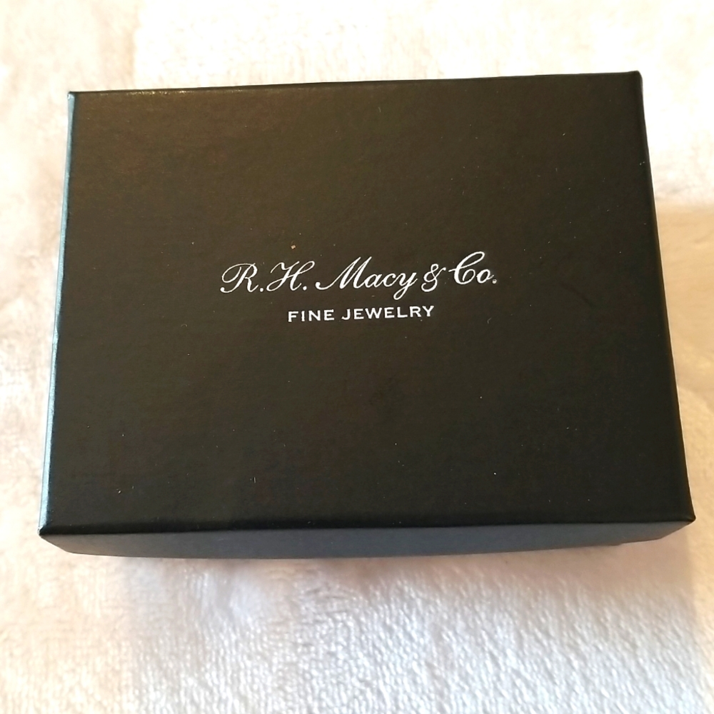 Empty  Gift Box:R.H. Macy & Co.
